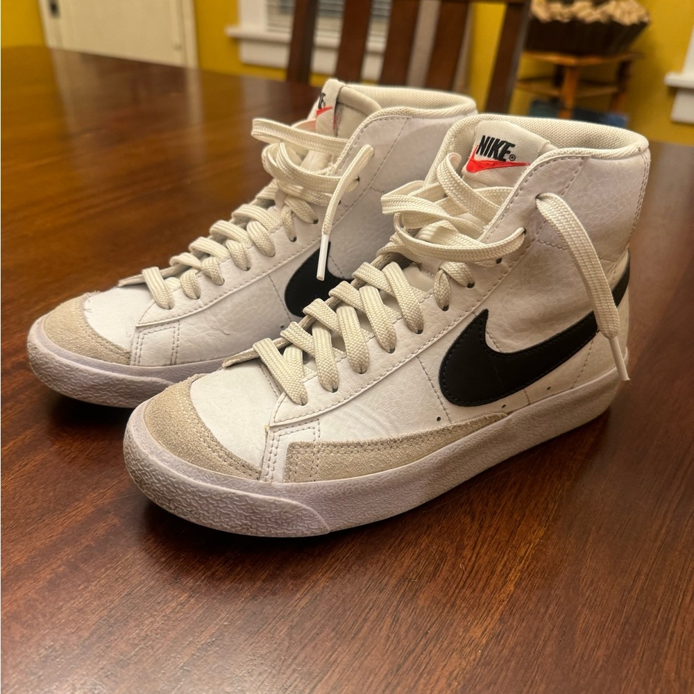 Youth girls Nike Blazer High-Tops. Size 4.5